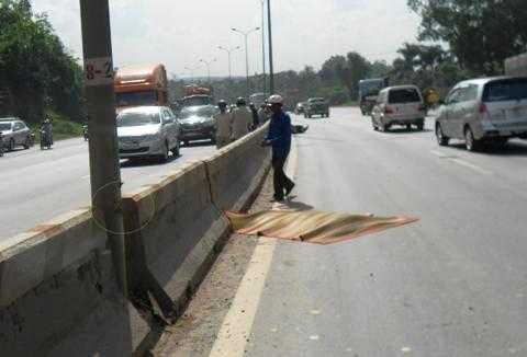 Tranh giành thi thể người bị TNGT, đâm nhau trọng thương