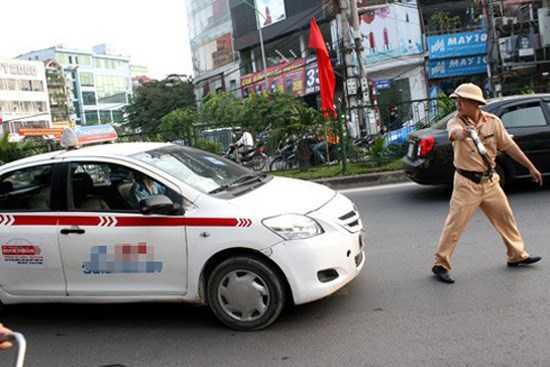 Vì sao Hà Nội quyết loại bỏ 2.000 taxi ngoại tỉnh?