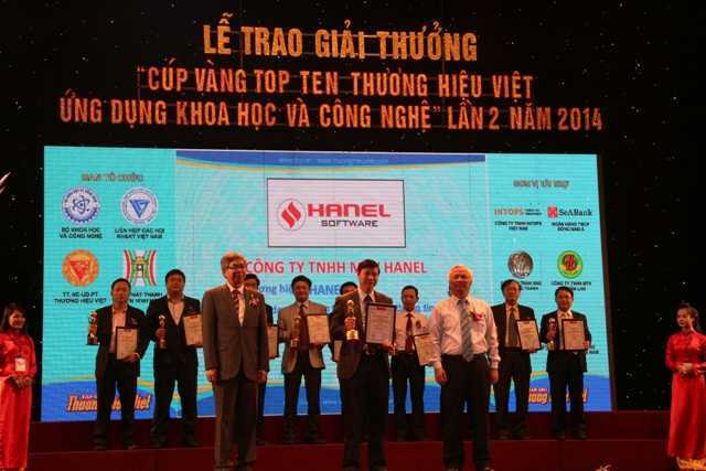 Trao cúp vàng Top ten thương hiệu Việt 2014