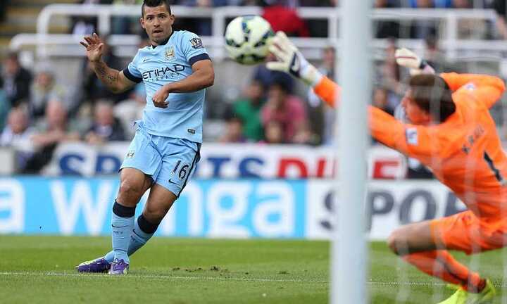 Man Ciy thắng nhẹ ngày ra quân