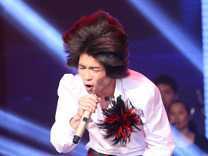 Tích Kỳ 'đốt cháy' sân khấu với 'Nối vòng tay lớn'