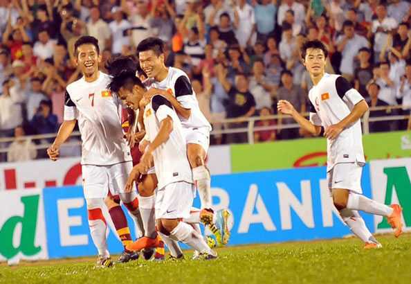 Clip: Văn Long ấn định chiến thắng 3-0 cho U19 Việt Nam
