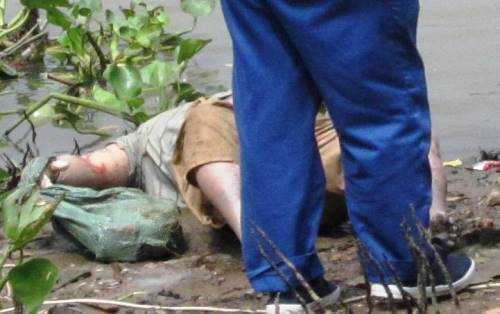 Thi thể bị cột tay vào bao tải chứa đá thả trên sông Sài Gòn