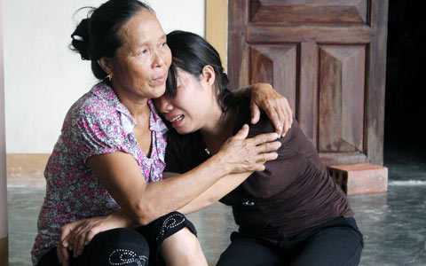 Bé 2 tuổi chết oan nghiệt sau mũi tiêm vào trán