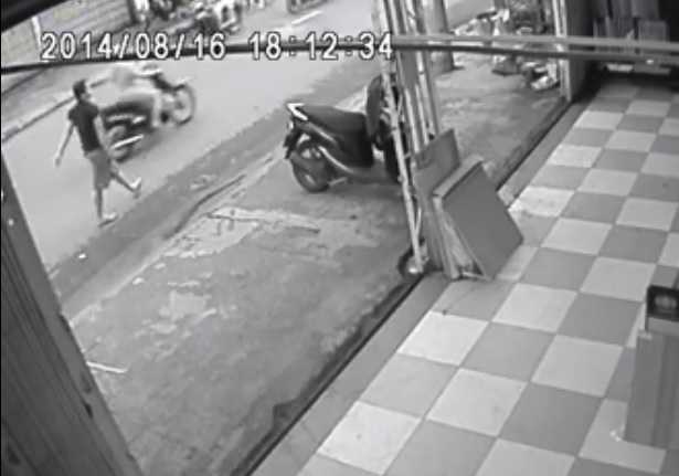 Video: Tên trộm 3 lần thám thính rồi ra tay cuỗm xe