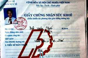 Kỷ luật giám đốc chứng nhận người hỏng mắt học lái xe
