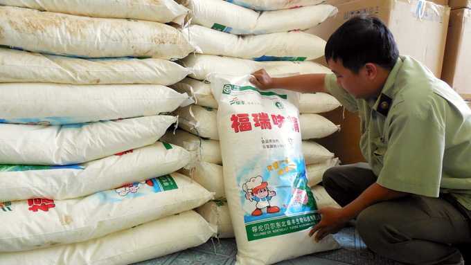 Ghê người 4 tấn bột ngọt 'rởm' Trung Quốc tấn công thị trường Việt Nam