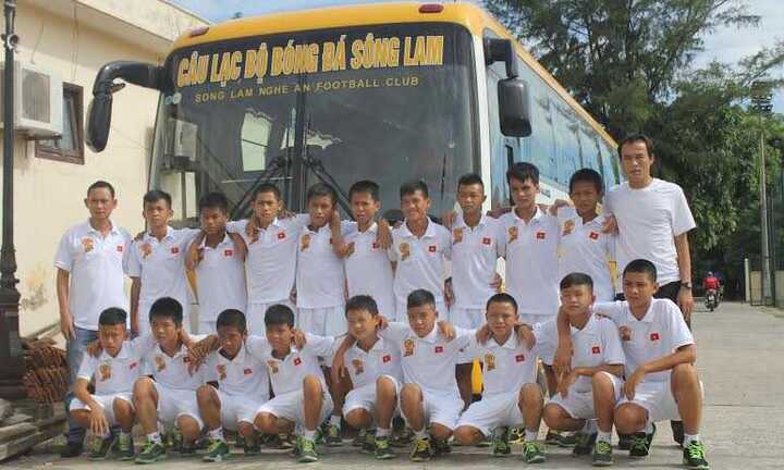 U13 SLNA sang Nhật du đấu
