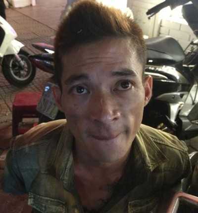 Thấy cảnh sát 141, ba thanh niên vứt xe máy bỏ chạy