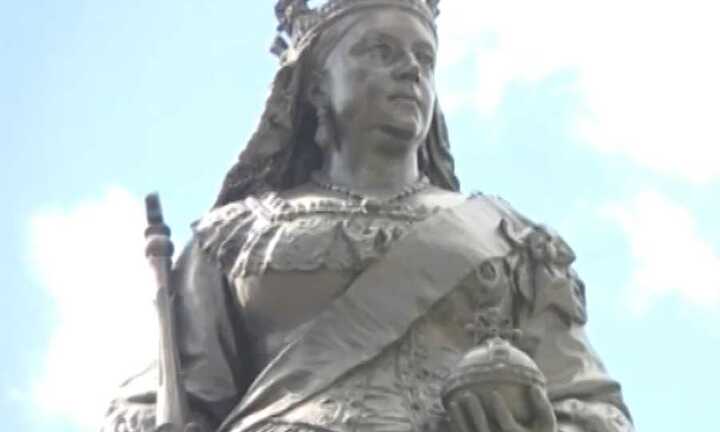 Khi cô đơn, bạn có thể nói chuyện với Peter Pan, Sherlock Holmes