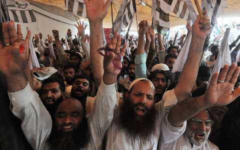 Trẻ sơ sinh ngoài giá thú bị giết, vứt vào thùng rác