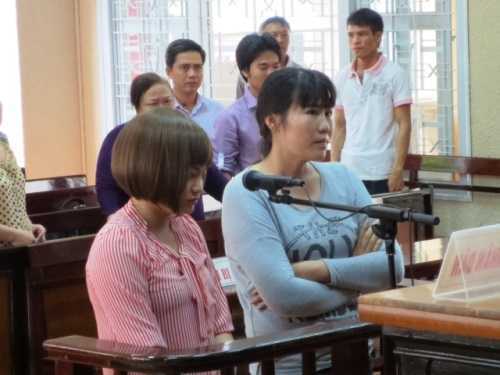 Bà chủ xăm rết lên mặt cô gái lĩnh án 30 tháng tù