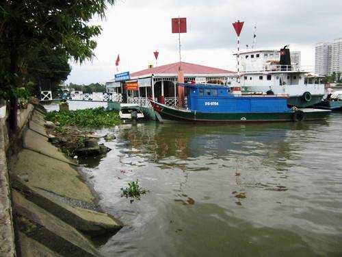 Một ngày phát hiện hai xác chết nổi trên sông