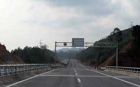 'Cò mồi' dụ xe xé rào thu phí trên cao tốc Nội Bài - Lào Cai