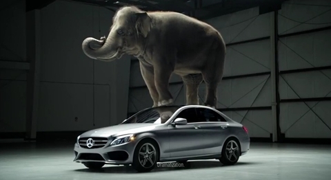 Dùng voi để quảng cáo, Mercedes bị chê 'khoác lác'