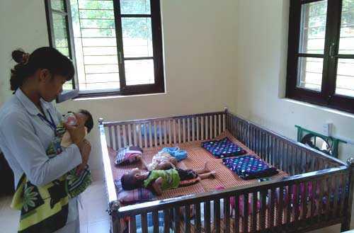 Sáng mai tiếp tục chuyển trẻ em, người già khỏi chùa Bồ Đề