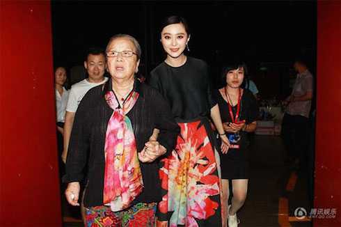 'Dung ma ma' thân thiết bên 'Kim Tỏa' Phạm Băng Băng