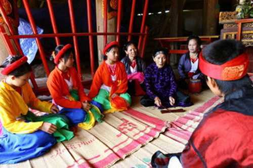 Trường đầu tiên dạy sinh viên hát dân ca