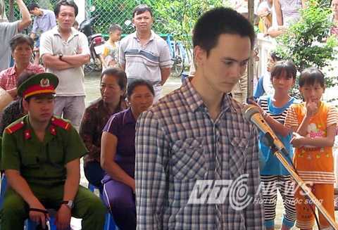 Uống say, dùng mã tấu chém bạn nhậu 'khó ưa'