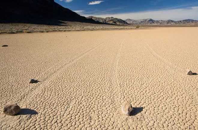 Giải mã bí ẩn 'những hòn đá biết đi' ở Thung lũng Tử thần