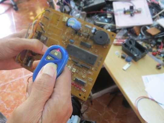 'Siêu trộm' đột nhập cửa hàng tự nhiên như chủ