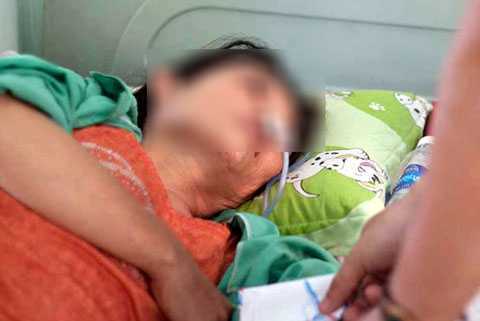 Ngộ độc thức ăn, cả gia đình nằm viện gần 1 tháng