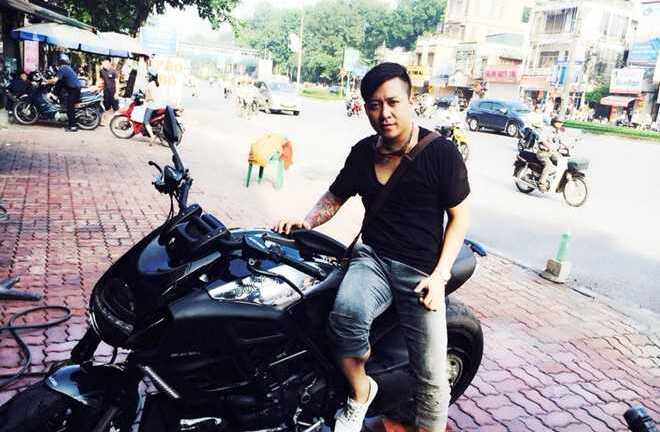 Tuấn Hưng dạo phố với xế độc Ducati Diavel Cromo