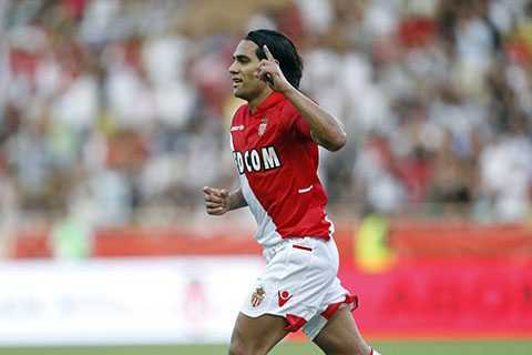 Man Utd gây sốc: Mượn thành công Falcao