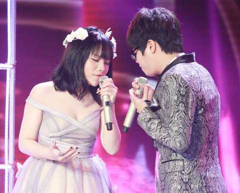 Bùi Anh Tuấn tình tứ cùng quán quân The Voice Thảo My