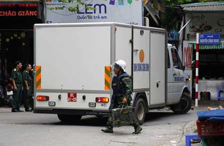 Thùng quà lạ ở nhà tướng quân đội