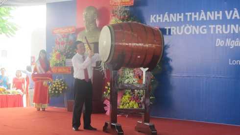 Chủ tịch nước đánh trống khai giảng ngôi trường danh tiếng Long An
