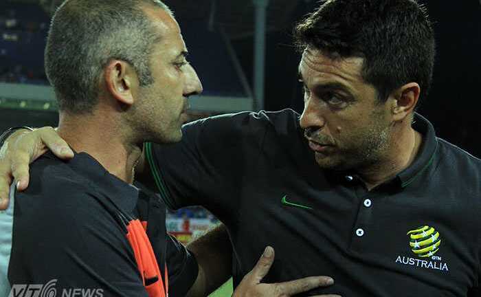 Clip: HLV U19 Australia mắng nhiếc thầy Giôm