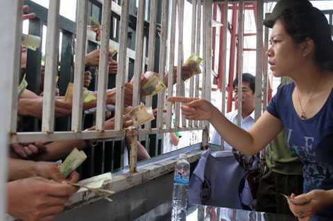 Vé xem U19 Việt Nam được bán nhỏ giọt