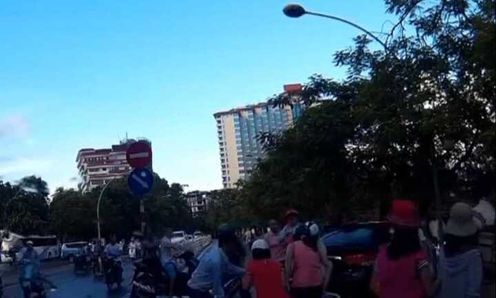 Thảm họa phụ nữ lùi ôtô