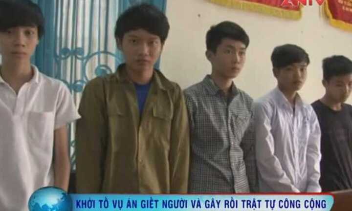 Xích mích, láng giềng vung kiếm giao chiến