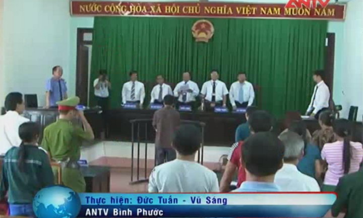 Tạt xăng người tình rồi bật lửa đốt