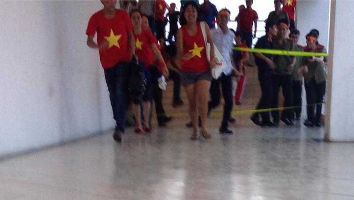 Cận cảnh lối đi 'ma' ở SVĐ Mỹ Đình