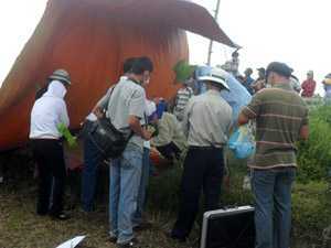 Thi thể người phụ nữ thối rữa trên ruộng