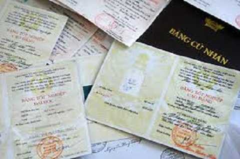 Nghi vấn dùng bằng giả để thăng quan tiến chức