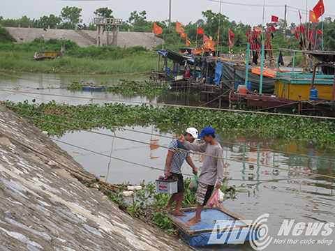 Cảnh hối hả chạy bão ở Hải Phòng