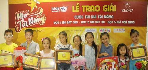 'Nhí bay xa' rinh về những phần thưởng thú vị