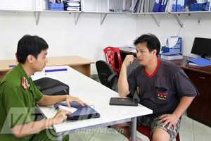 Phụ xe dùng dao hăm doạ CSGT: Mâu thuẫn lời khai