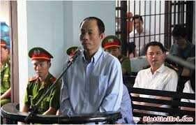 Clip: Xét xử nguyên cán bộ xã ăn chặn tiền thờ cúng