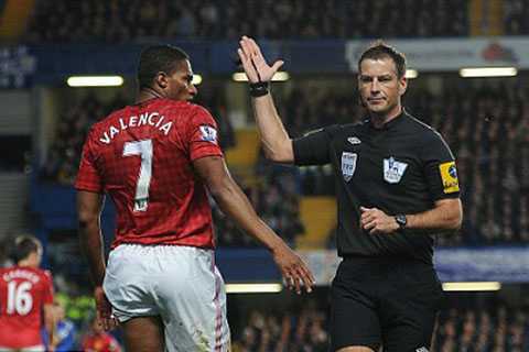 Mark Clattenburg - vị trọng tài hai mặt của Man Utd