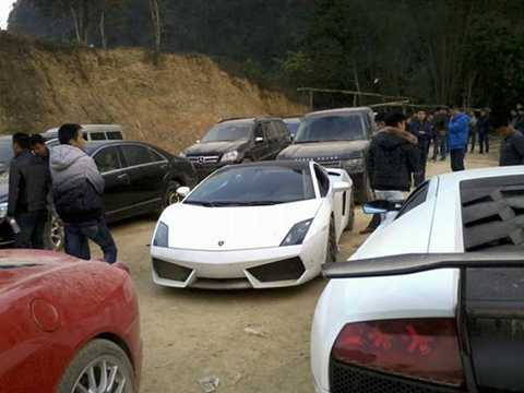 Lái thuê siêu xe, nghề bấp bênh cưỡi trên tiền tỷ