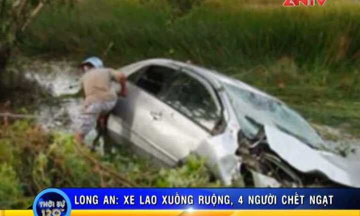 Ôtô mất lái lao xuống ruộng, 4 người chết ngạt
