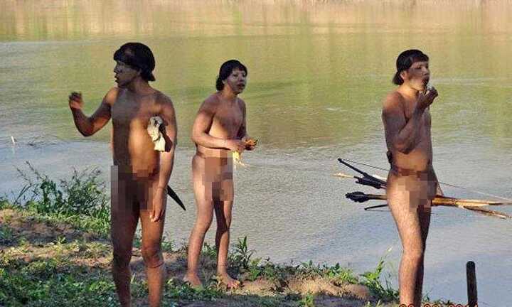 Video: Bộ lạc nguyên thủy cố gắng liên lạc với bên ngoài