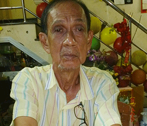 Cụ già 70 tuổi bị côn đồ cưa khoá xông vào nhà hành hung