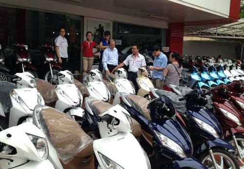 Cho không cả cửa hàng xe máy để thoát nợ