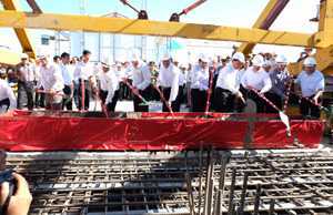 Hợp long cầu dầm liên tục lớn nhất miền Trung
